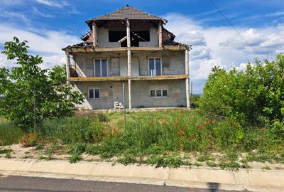 Casă individuală cu 5 camere în Teiuș