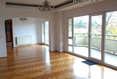 Bloc tip Boutique, constr.2000, cu 2 intrari si parcare subterana - 25