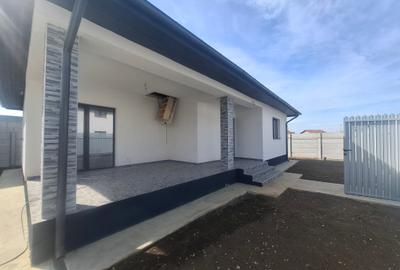 Casa 3 camere/Țegheș/ Individuala la Cheie - 1