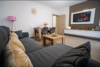 Apartament cu 2 camere semidecomandat, mobilat în Tractorul