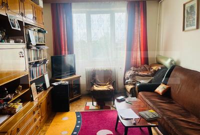 Apartament cu 3 camere decomandat, mobilat în Rogerius