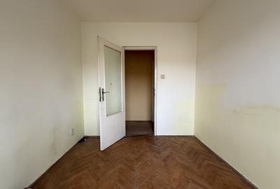 Apartament 3 camere, etaj 3, semidecomandat, centrala, P-ta Doina - 8