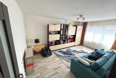 Apartament cu 3 camere decomandat, mobilat în Tolstoi