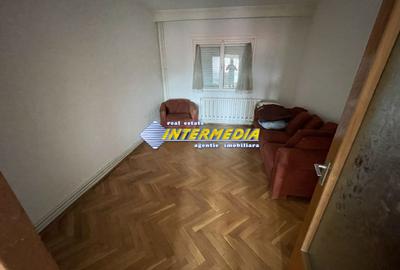 Apartament 3 camere etaj 2 +garaj + boxa in Cetate zona Caroline - 5