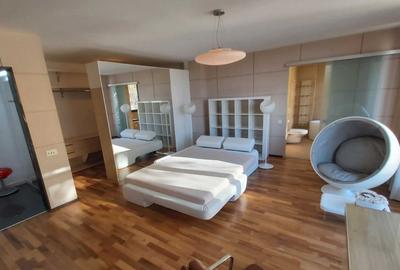 Apartament cu 3 camere semidecomandat, mobilat în Plopilor
