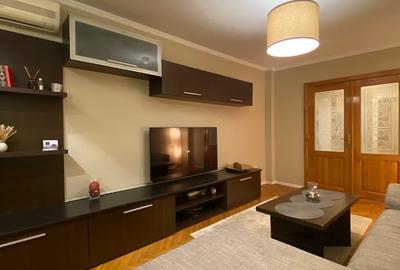 Apartament cu 3 camere decomandat, mobilat în Ultracentral