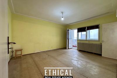 Garsonieră decomandată în Gorjului