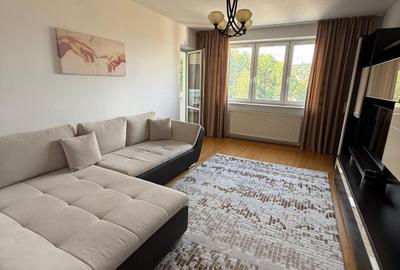 Apartament cu 3 camere decomandat, mobilat în Central