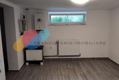 Casă individuală cu 5 camere semidecomandat în Iris
