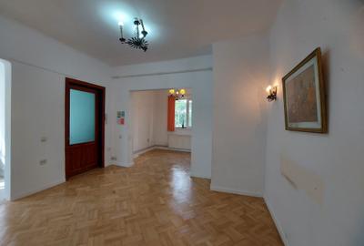 Vanzare 3 sau 4 camere in vila robustă Cotroceni la etajul 1, intrare separată - 4