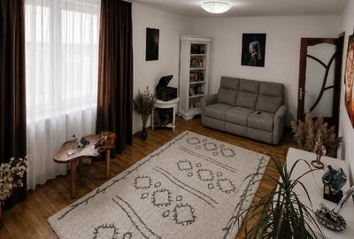 Apartament cu 2 camere semidecomandat, mobilat în Central