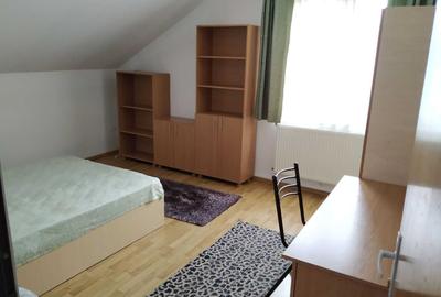 Apartament cu 3 camere decomandat, mobilat în Central