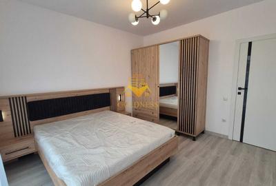 Apartament cu 3 camere semidecomandat, mobilat în Central