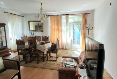 Casă individuală cu 6 camere în Central