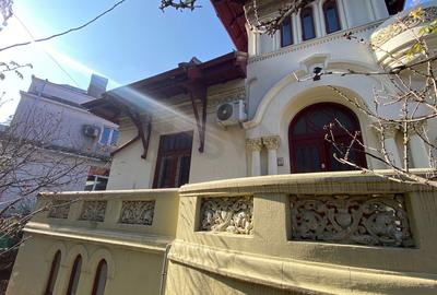Casă individuală cu 10 camere în Cișmigiu