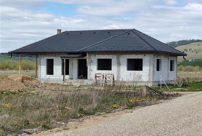 Casă individuală cu 4 camere în Lăzarea
