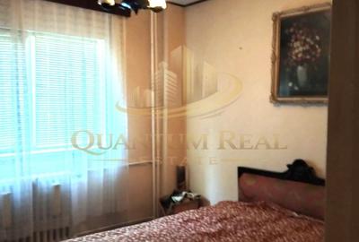 Apartament cu 3 camere semidecomandat în Moșilor