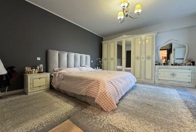 Apartament cu 3 camere decomandat în Jiului