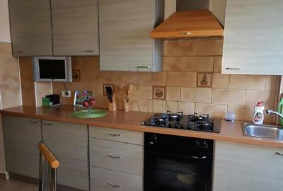 Apartament cu 3 camere decomandat, mobilat în Tipografilor