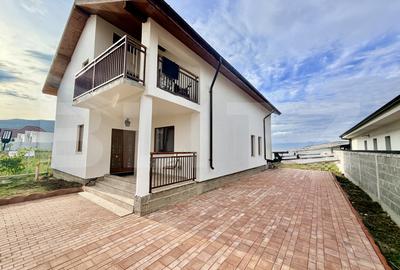 Casa individuala cu 4 camere, 2 terase, 189mp, 2 balcoane, 448 mp teren - 1
