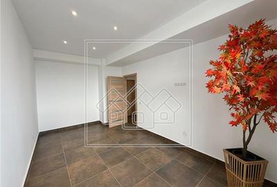 Apartament cu 2 camere decomandat în Mihai Viteazul