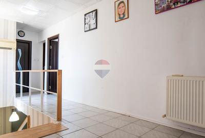 Vanzare vilă cu 2 unitati locative independente in Pantelimon, Central - 9