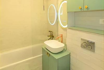 Apartament cu 3 camere semidecomandat în Tomis II