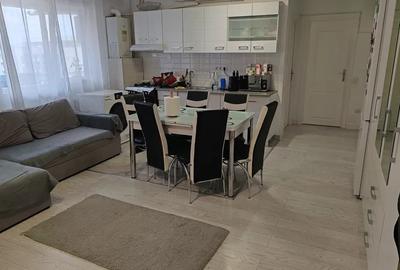 Apartament cu 3 camere semidecomandat, mobilat în Florești