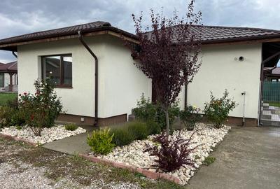 Casa Individuala de inchiriat, 3 cam, 2 bai mobilate, 2 parcari - 11