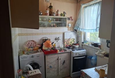 Apartament cu 3 camere decomandat, mobilat în Dâmbu Pietros
