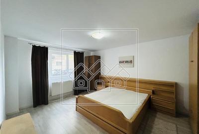 Apartament cu 3 camere nedecomandat, mobilat în Hipodrom 1