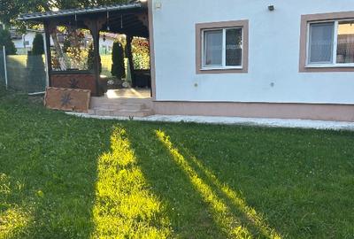 Casă de vânzare mai multe detalii la nr 0756709977 - 5