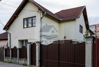 Casă individuală cu 5 camere în Cernatu