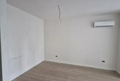Garsonieră decomandată în Titan