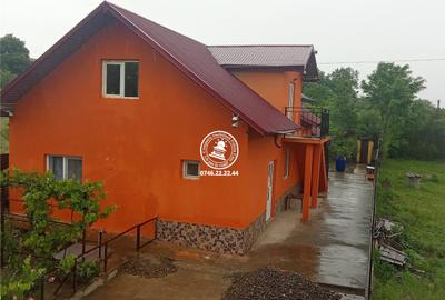 Casă cu 4 camere decomandat în Belcești