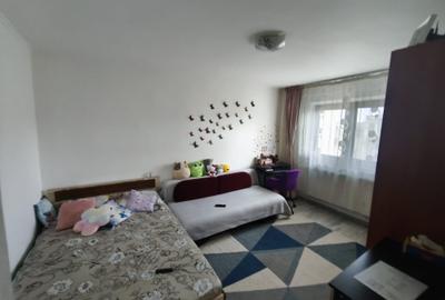 ROANDY-Garsoniera renovata,complet mobilata si utilata-9 Mai - 2