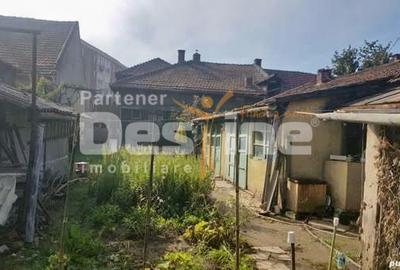 Vand casa ultracentrl Simeria din caramida acces de pe 2 strazi. - 2