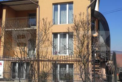 Casă individuală cu 9 camere în Nord-Est