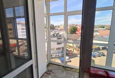 Apartament cu 3 camere semidecomandat în Fălticeni
