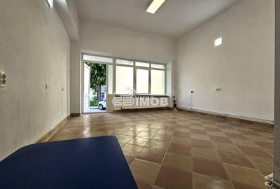 Spatiu comercial/birou de inchiriat – Micro 4, zona cu trafic pietonal intens - 1