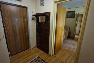 Apartament cu 2 camere semidecomandat în Berceni