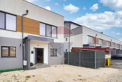 Casă cu 3 camere în Sânpetru