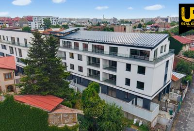 Apartament cu 3 camere semidecomandat în Matei Voievod