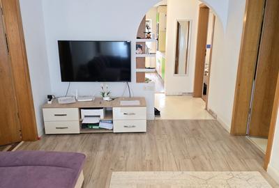 Vand apartament 4 camere decomandat  Deva, Ion Creanga (Al. Neptun), etaj 3 - 4