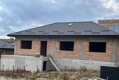 Casă individuală cu 4 camere în Popas Păcurari