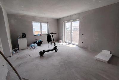Duplex despartit prin C.T. - bucatarie inchisa - 130 mp utili - 8