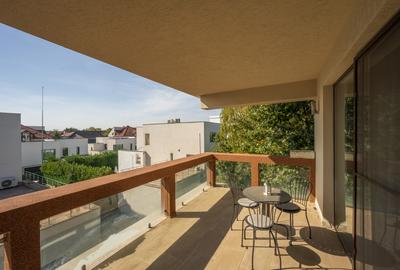 British School la pas , 112 mp + 20 mp terase, Bloc cu doar 9 apartamente - 1