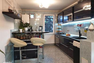 Apartament 4 camere, 2 bai, etaj 3/4, decomandat, cartier Tractorul. - 5