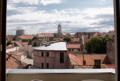 Apartament cu 2 camere semidecomandat, mobilat în Central