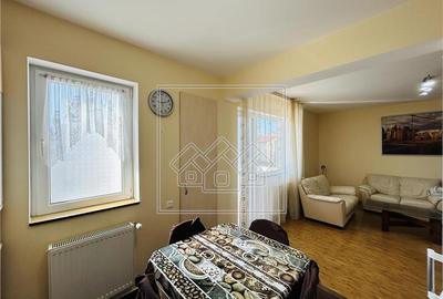 Ap spatios, 3 camere, 2 balcoane, loc de parcare , etaj 1 - Turnisor - 16